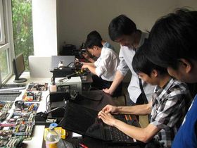 成都精材W電腦維修 蘋果筆記本上門裝系統、安路由與網站設計一站式服務解析